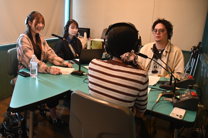 <p>プロの声優の巧みなトーク術で番組は大盛り上がり<span style="font-size: inherit;">！</span></p>