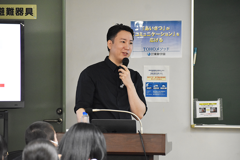 <p>「Aputure」より吉村ウォーリーさんが来校！</p>