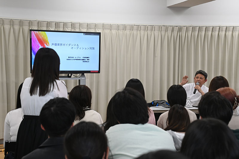<p>学生からの質問に答えていただきました</p>