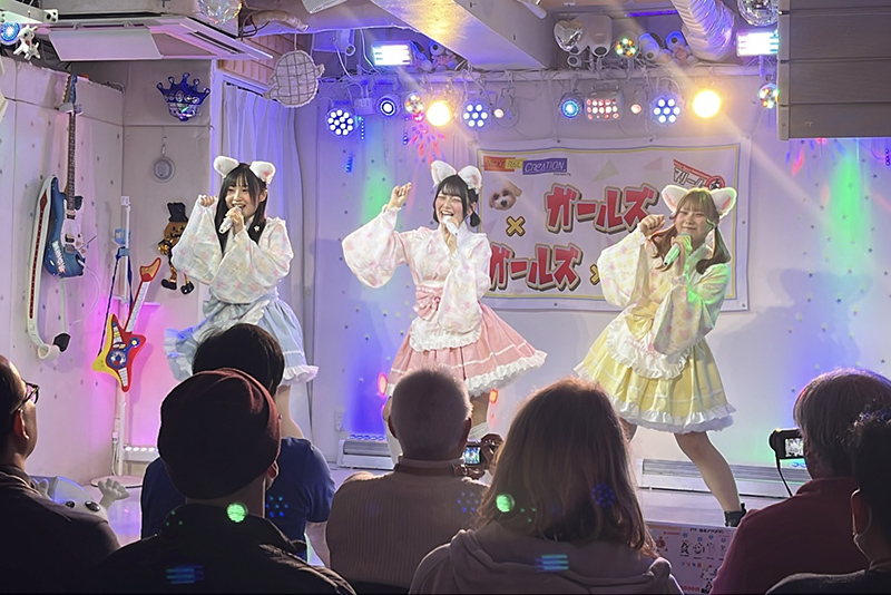 <p>配信クリエイター科バーチャル在校生・夢猫楽恋のオリジナル曲『Light On Me』と『トキメキ CHU CHU CHU LOVE』のステージを披露。</p>