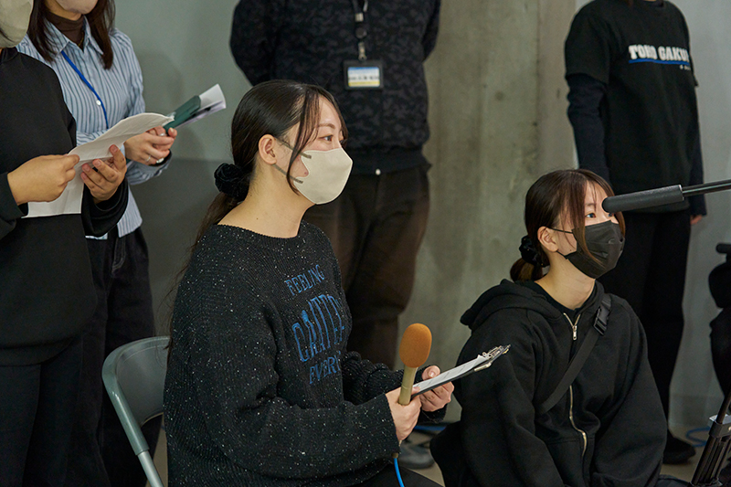 <p>番組プロデューサーへのインタビューも担当しました</p>